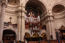 The organ was pretty impressive in the Berliner Dom