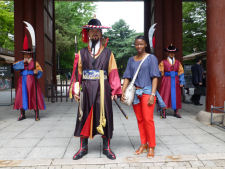 Nikki and a royal guard at Deoksugung palace in Seoul
